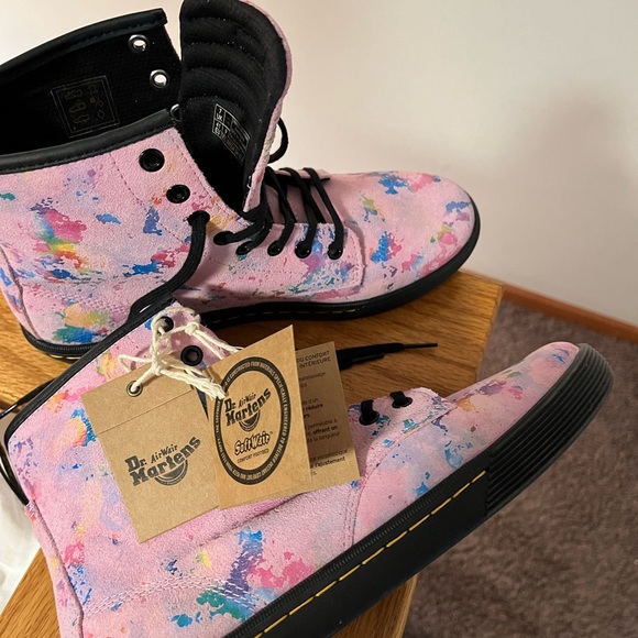 NWT Dr. Martens Sheridan Pink Rainbow Burst Suede size US Women’s 9 - Picture 3 of 4